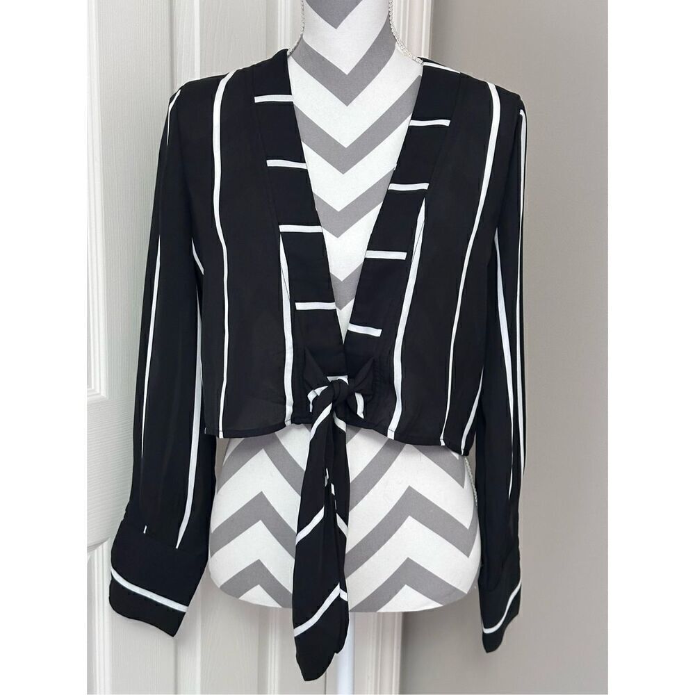 Pretty Little Thing Black tie front cropped blouse